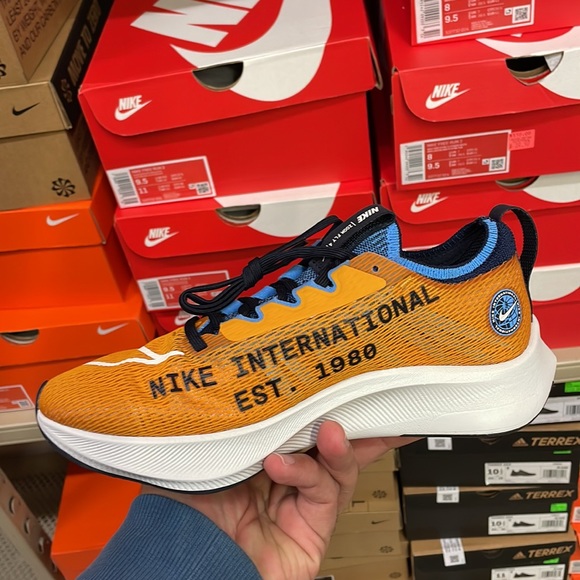 Nike Zoom Fly 4 - Picture 2 of 6